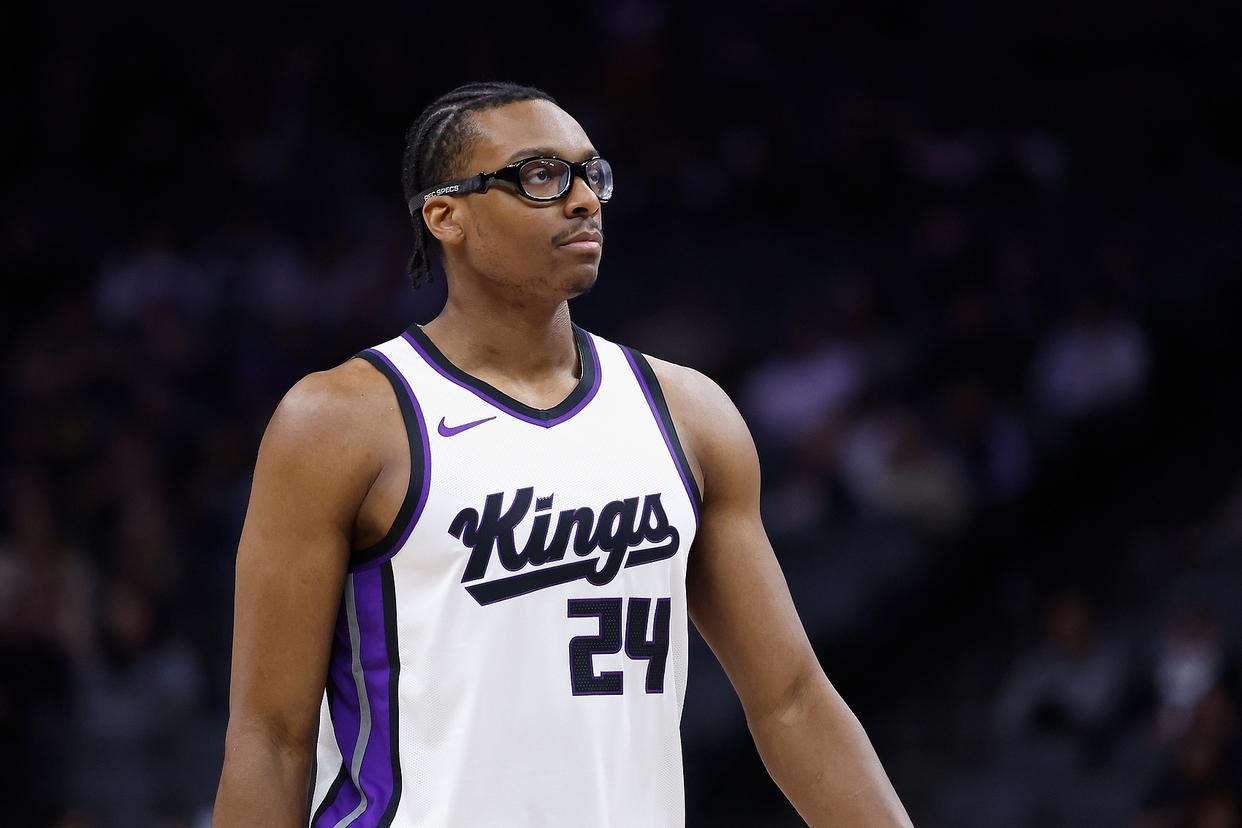 4人缺阵，火箭队被动变阵！24岁“眼镜侠”首进轮换，高效砍5+1+2