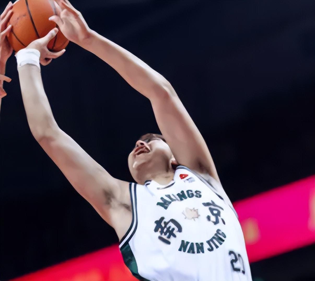 星空体育app-郭昊文低迷却展最佳赢球模式!汉兹赵柏清统领局势,替补多人齐爆