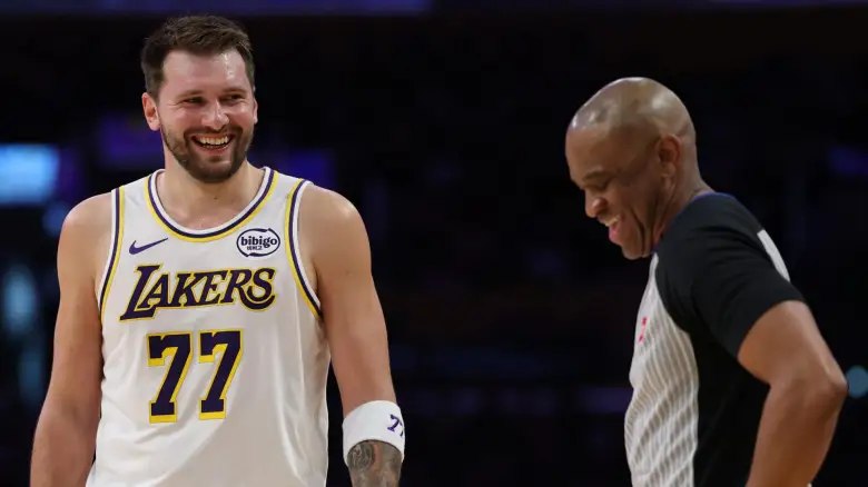 星空体育-又数钱了！官方：东契奇向裁判做不当且不职业手势 被罚5万美元