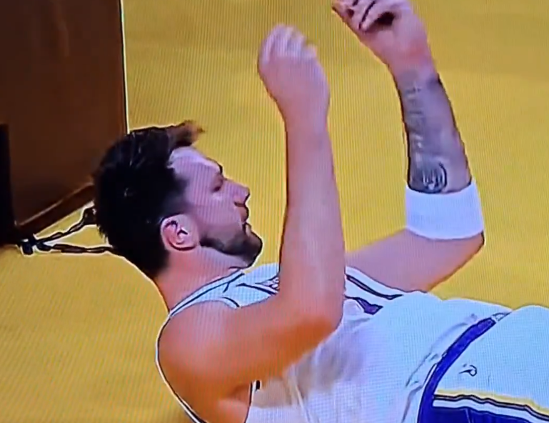 星空体育-又数钱了！官方：东契奇向裁判做不当且不职业手势 被罚5万美元