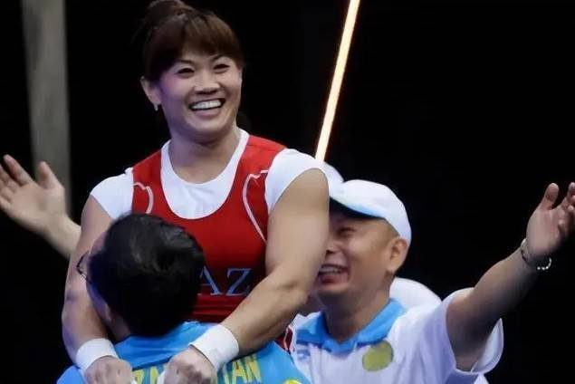 星空体育官网-体坛第一叛徒!她改洋名换国籍夺冠后称不是中国人,结局如何?|姚丽|哈萨克斯坦|马内扎|举重|教练_新浪体育_新浪新闻